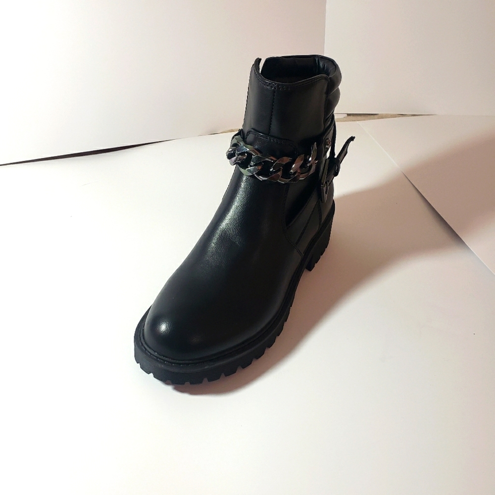 GBG Los Angeles, Black, Women's US 8M, ankle boots w/ chain, platform